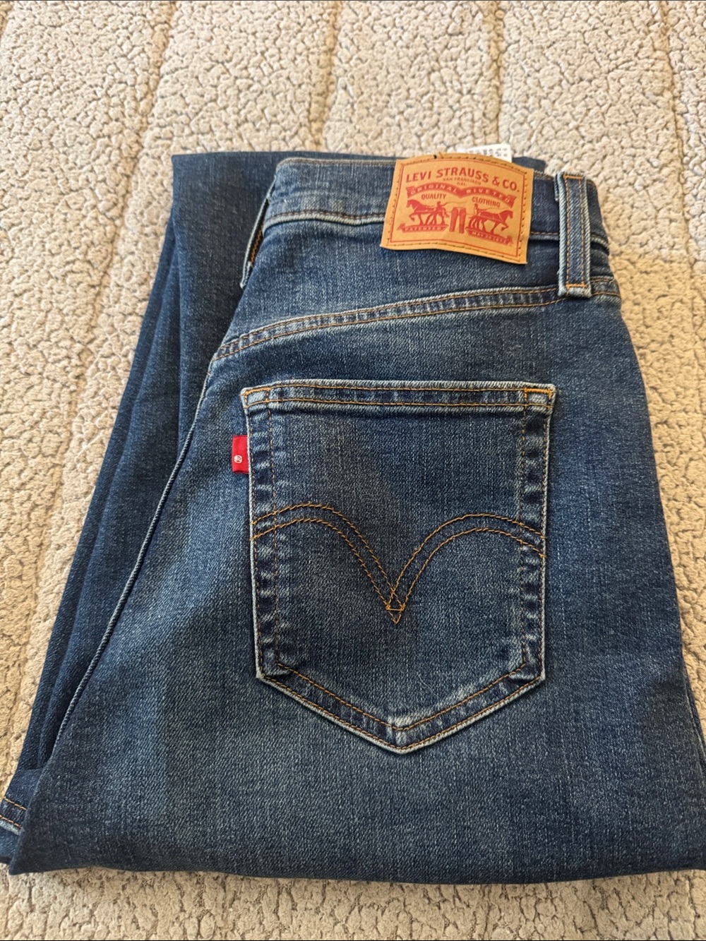 Levi's High Waisted Mom Jeans Blue Denim - W28 L29 (Size 6/M)